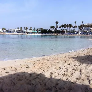 Christopher's Sandy Айя-Напа